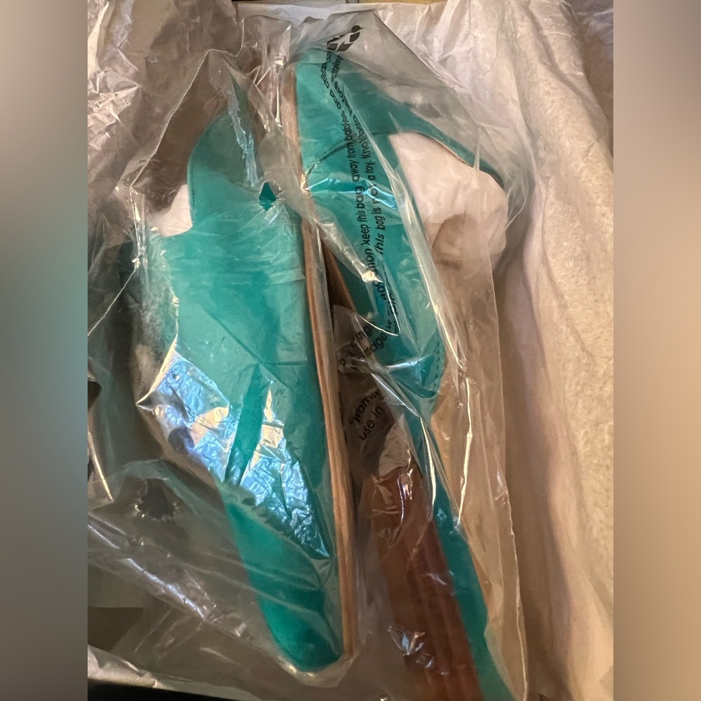 Talbots NEw in Box turquoise suede mules size 9 - Picture 7 of 7